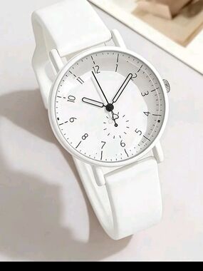 Women’s Casual Silicone Quartz Watch – Fashionable Soft Strap Wristwatch Daily
